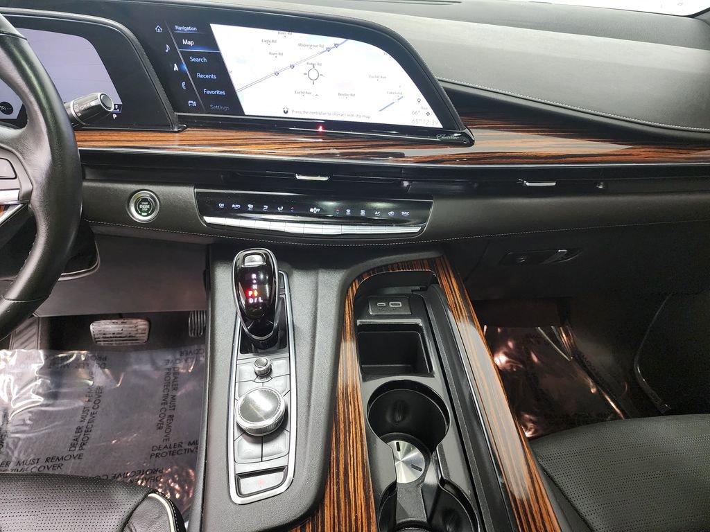 Used 2021 Cadillac Escalade Premium Luxury w/ Performance Package AWD/4WD image 17