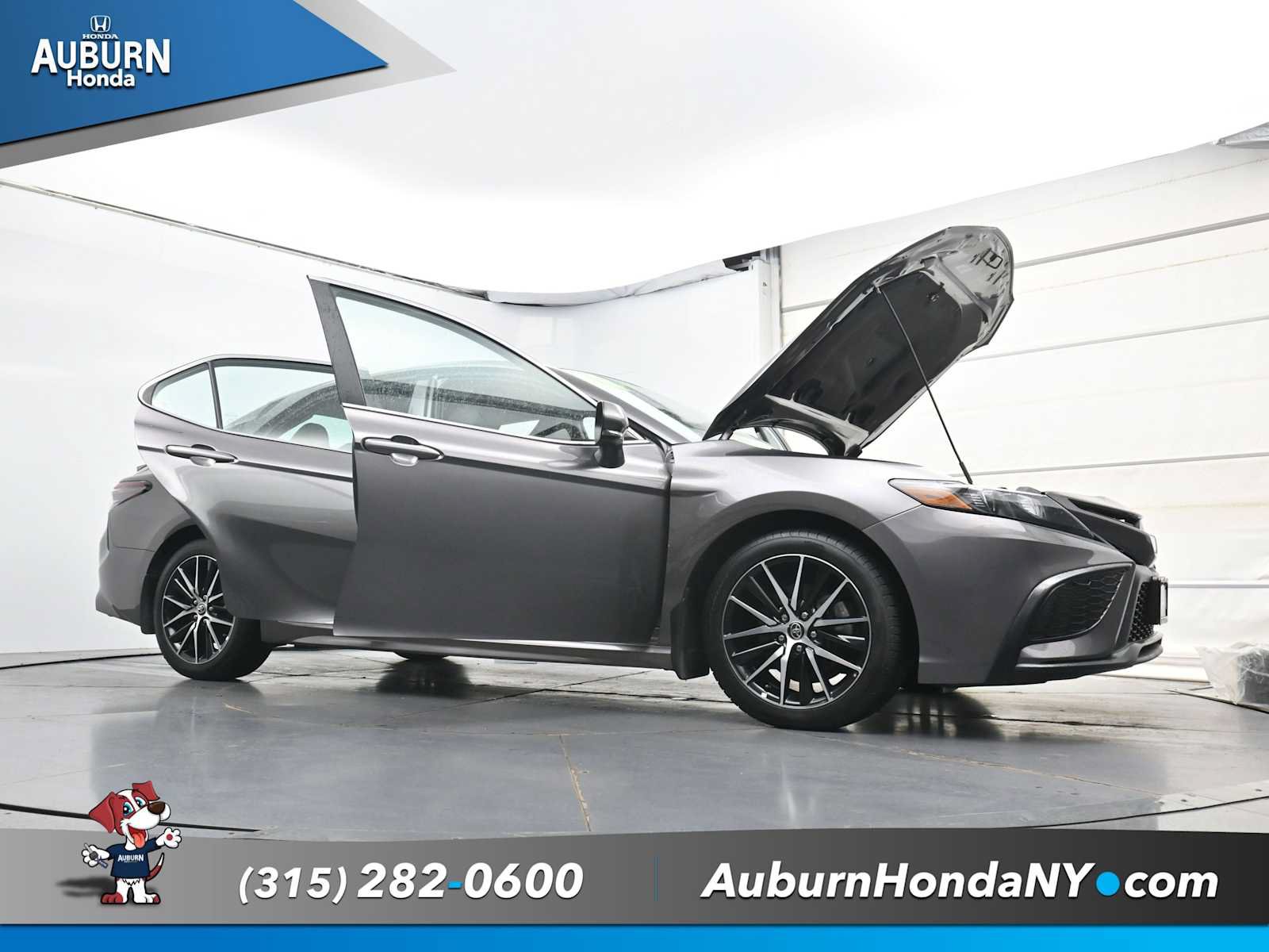 Used 2024 Toyota Camry SE AWD/4WD image 33