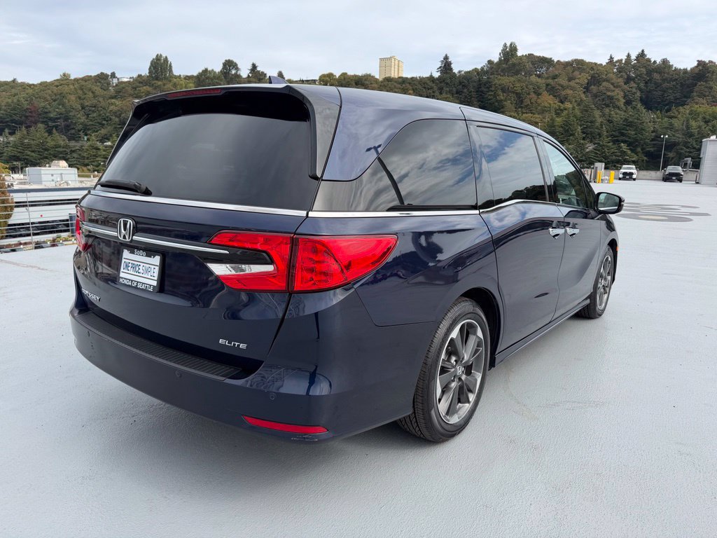 Used 2023 Honda Odyssey Elite image 3