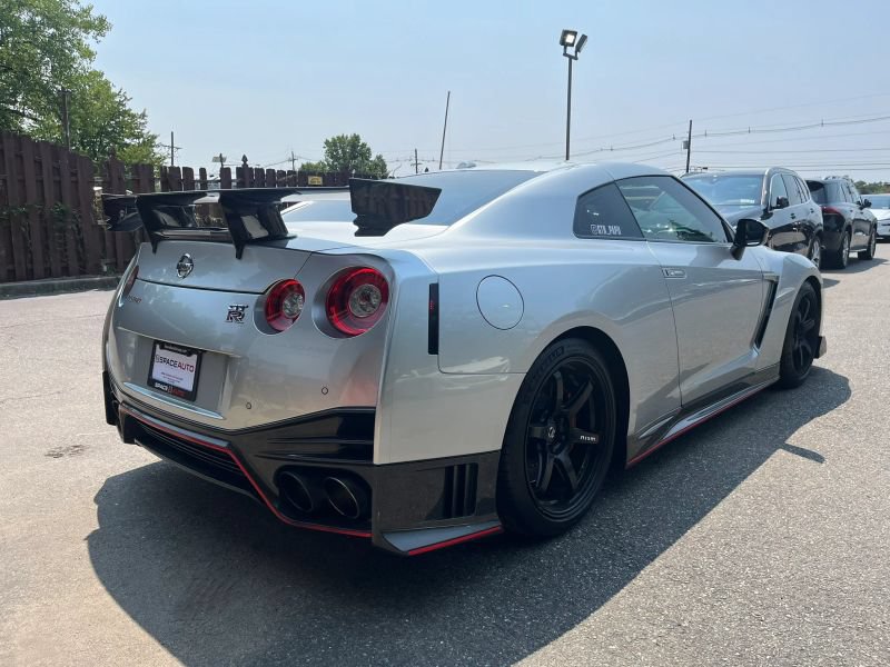 Used 2018 Nissan GT-R NISMO AWD/4WD image 8