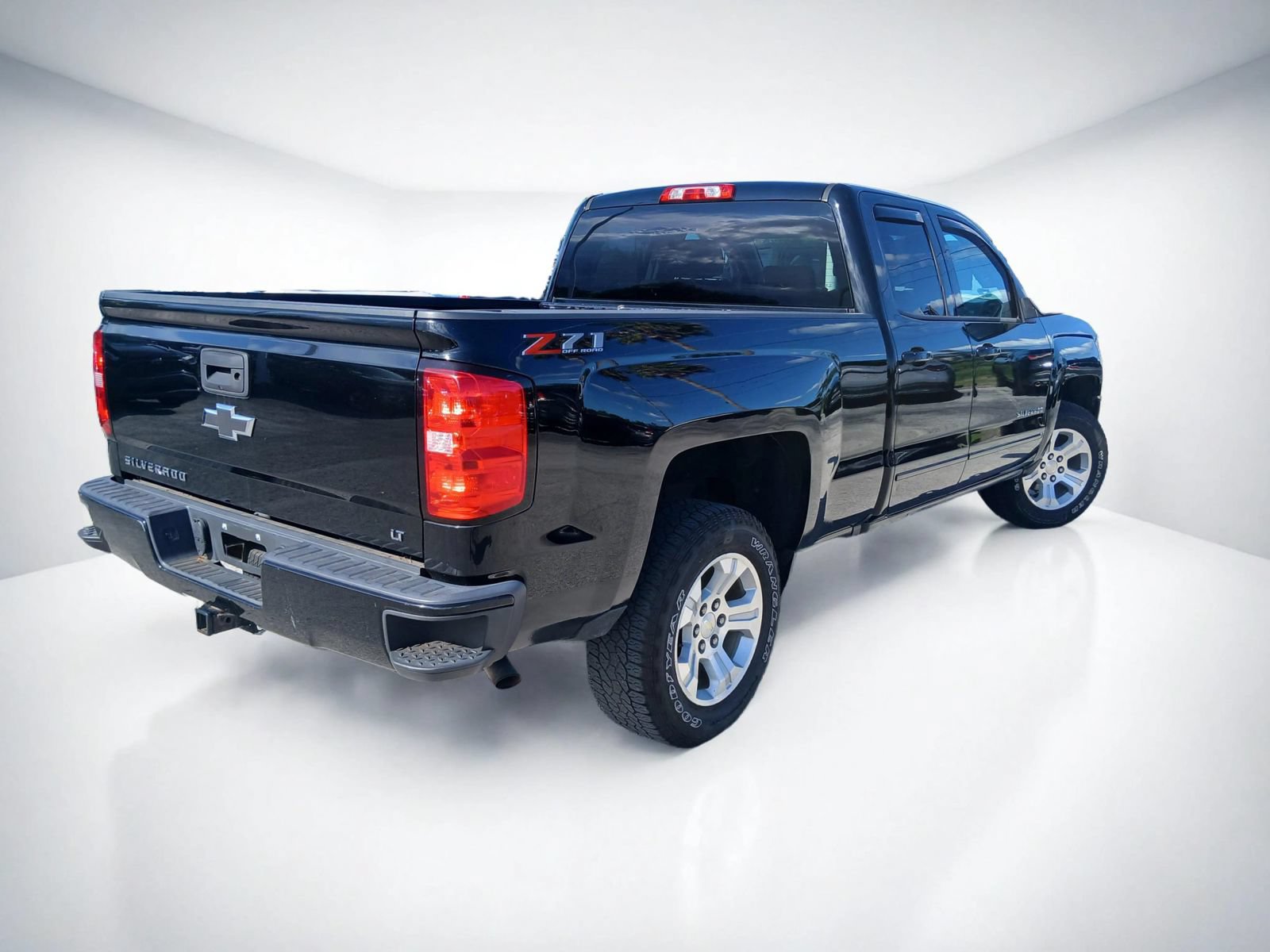 Used 2018 Chevrolet Silverado 1500 LT w/ All Star Edition AWD/4WD image 6