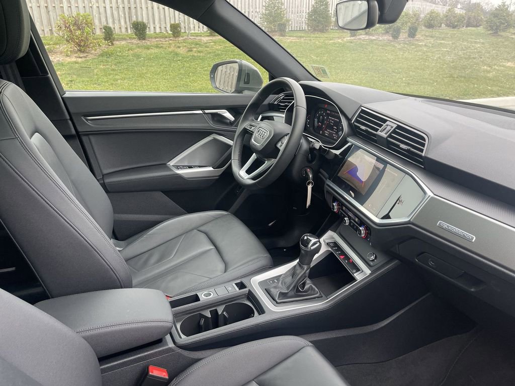 Used 2025 Audi Q3 2.0T Premium image 38