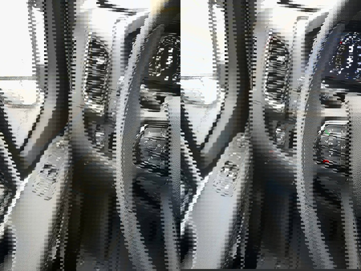 New 2025 RAM ProMaster 2500 w/ Quick Order Package 22G SLT image 5