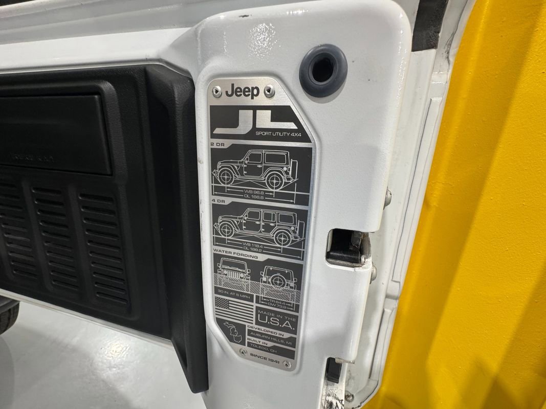 Used 2018 Jeep Wrangler Unlimited Sahara image 36