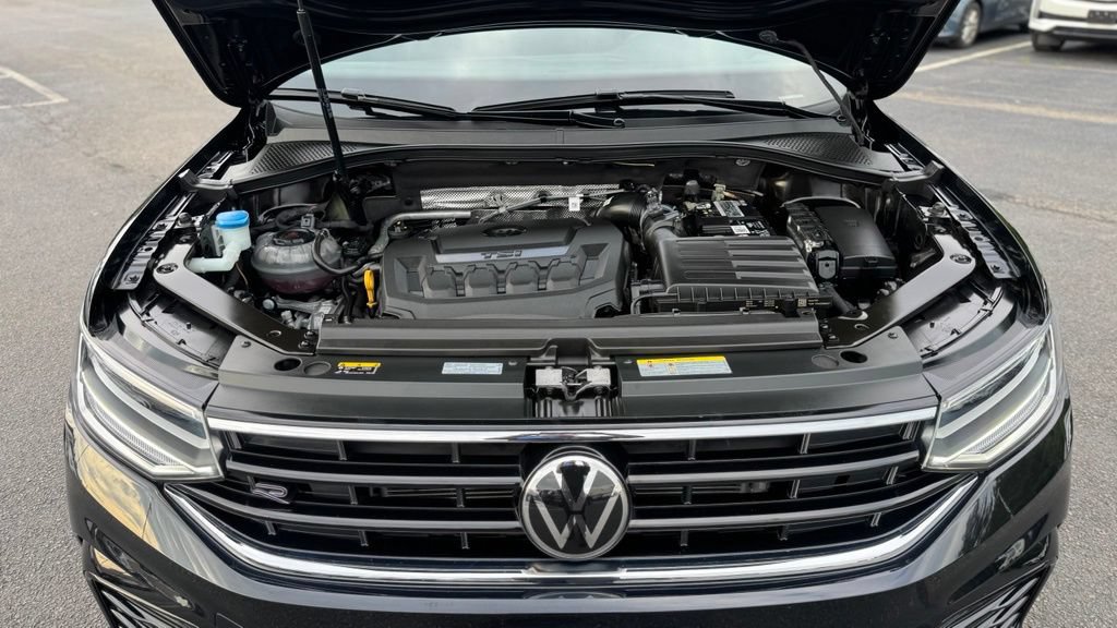 Used 2023 Volkswagen Tiguan SE R-Line AWD/4WD image 10