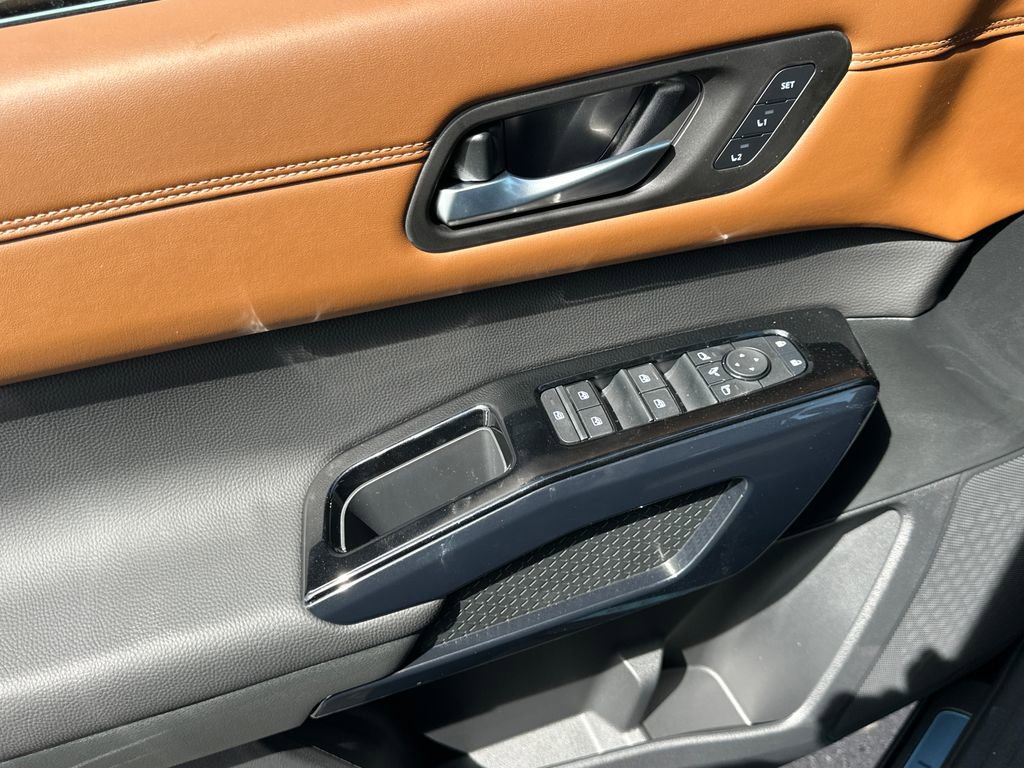 New 2026 Nissan Pathfinder Platinum AWD/4WD image 10