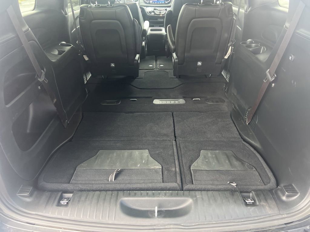 Used 2025 Chrysler Pacifica Select image 10