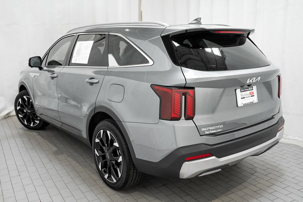 Used 2025 Kia Sorento SX image 3