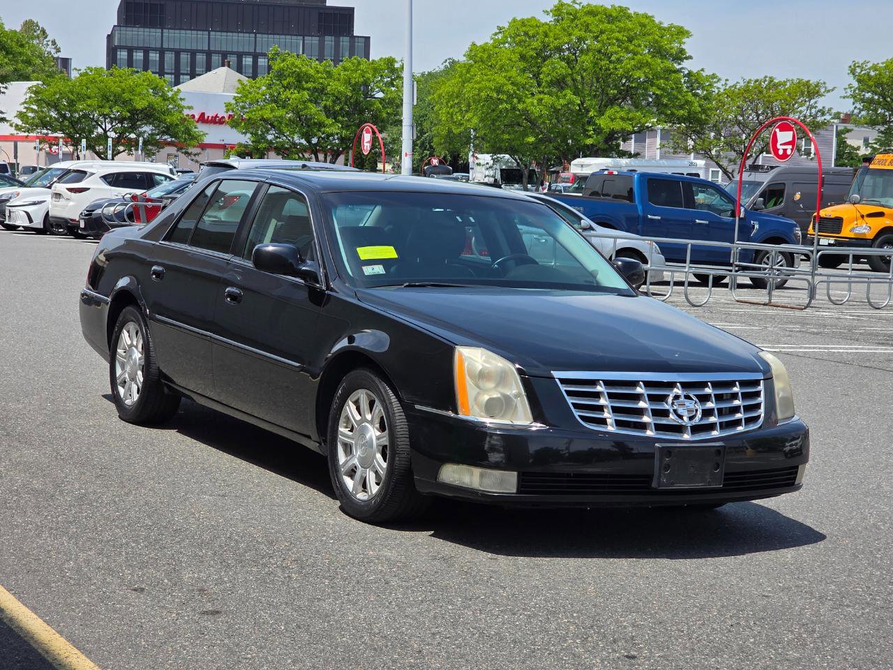 Used 2011 Cadillac DTS FWD image 3