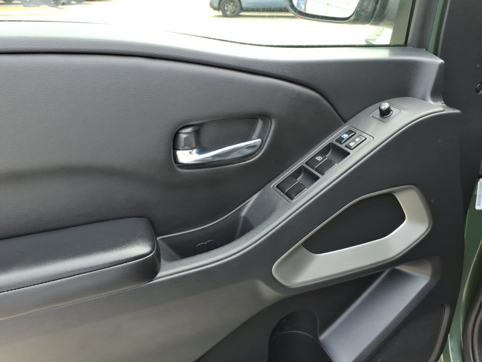 Used 2025 Nissan Frontier SV w/ SV Convenience Package image 13