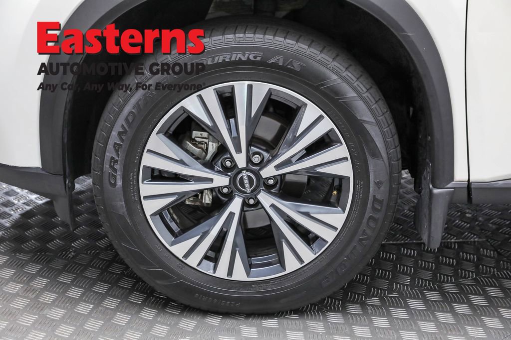 Used 2022 Nissan Rogue SV w/ SV Premium Package image 32