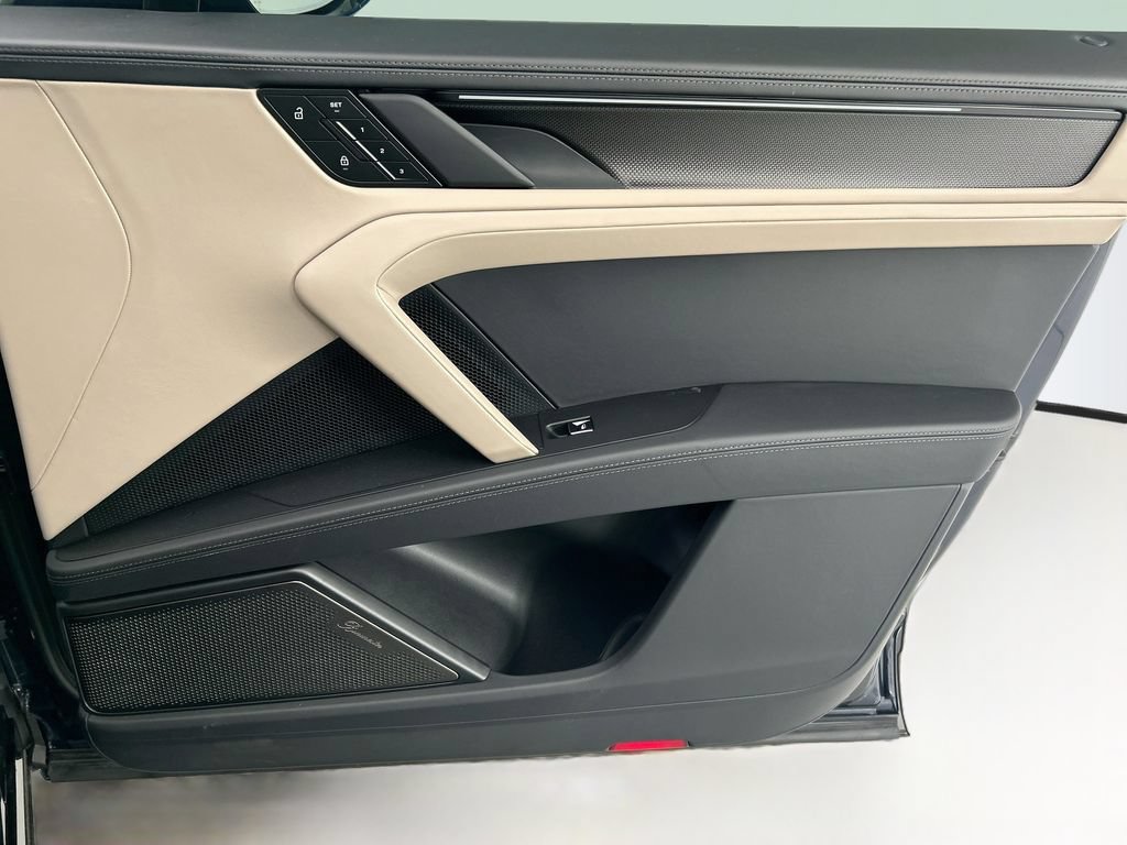 New 2026 Porsche Cayenne Turbo AWD/4WD image 25