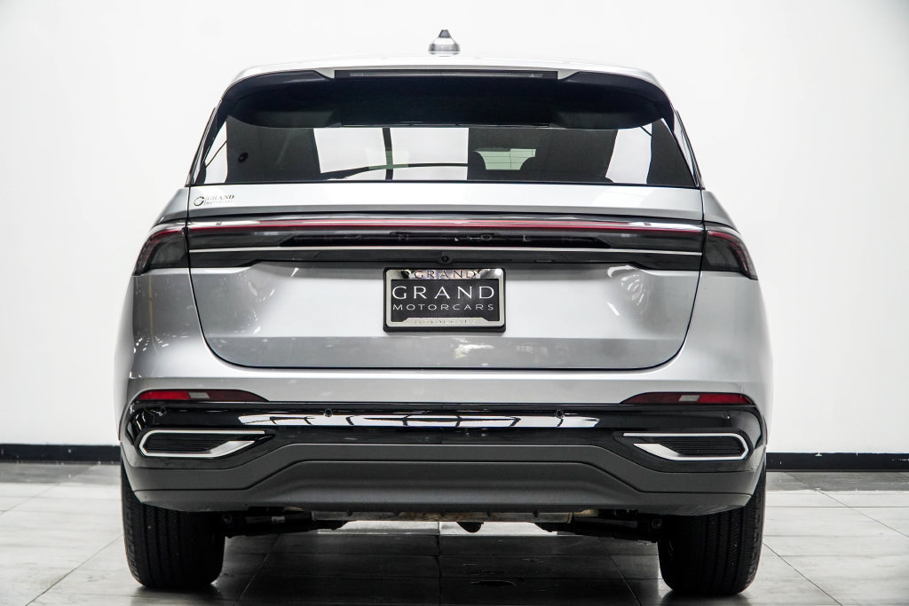 Used 2025 Lincoln Nautilus Premier AWD/4WD image 15