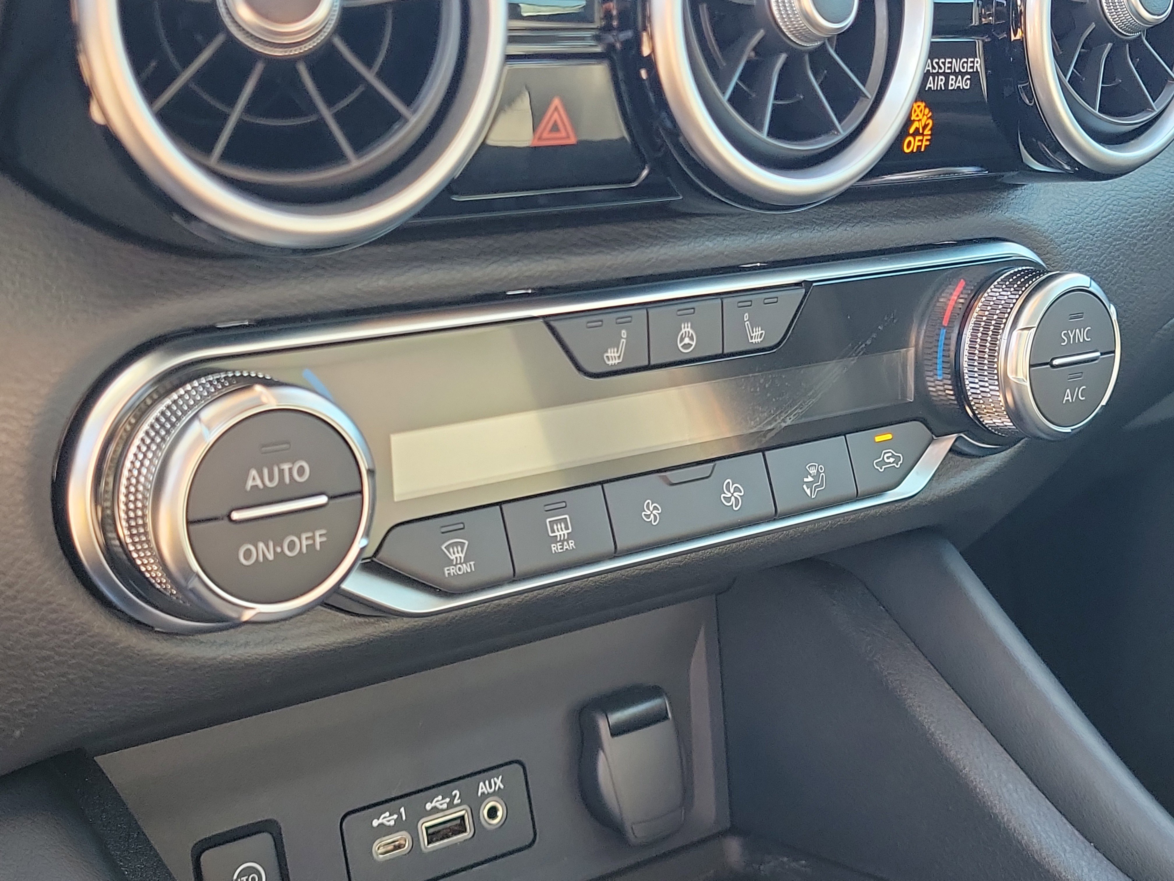 Used 2025 Nissan Sentra SR w/ SR Premium Package image 25