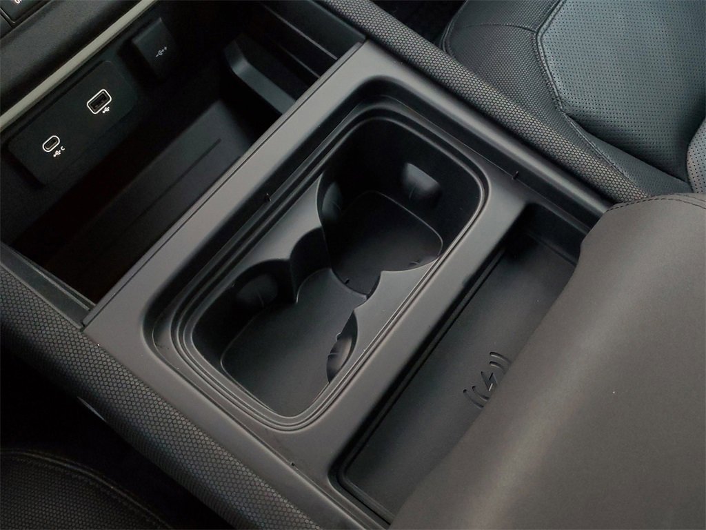 Used 2022 Land Rover Defender 90 X-Dynamic S image 28