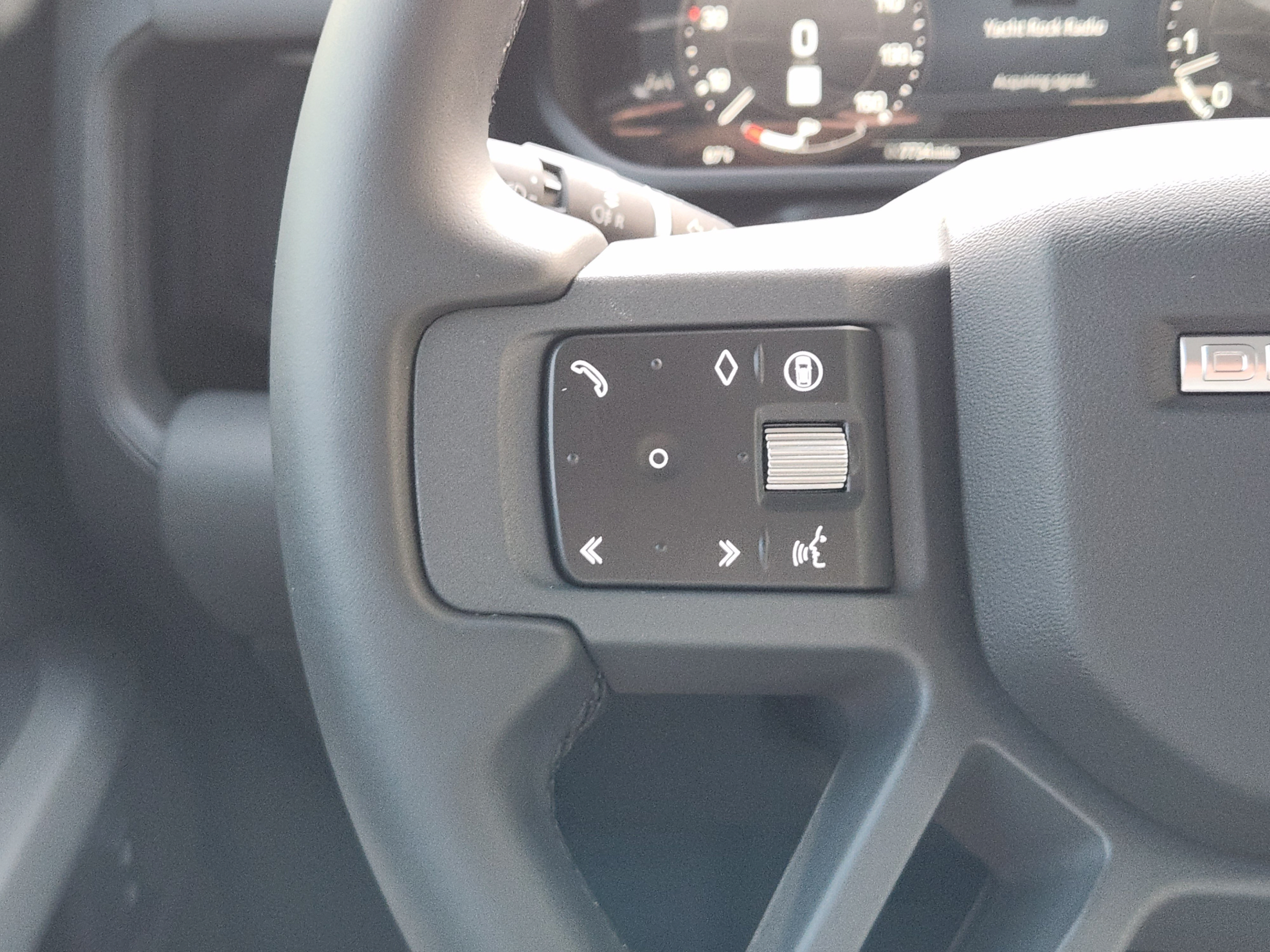 Certified 2026 Land Rover Defender 110 X-Dynamic SE AWD/4WD image 23