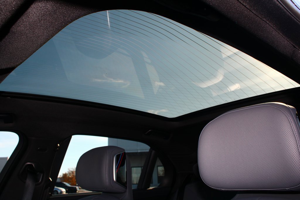 Used 2025 BMW 760i xDrive w/ Executive Package image 5