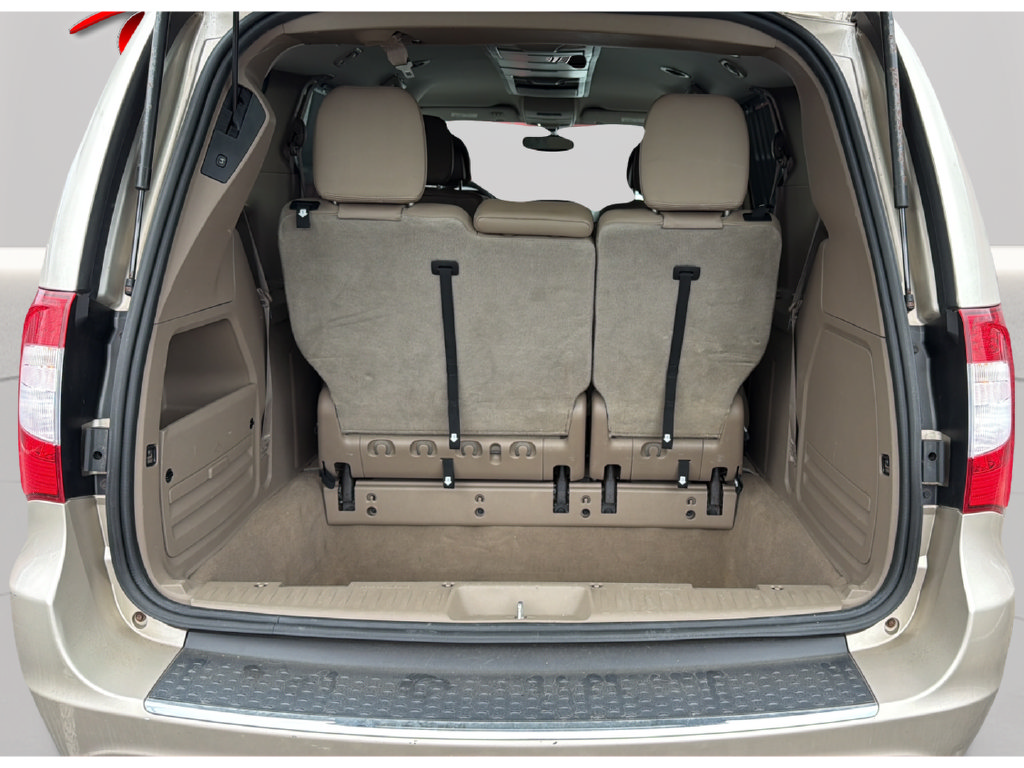 Used 2015 Chrysler Town & Country Touring-L w/ Driver Convenience Group FWD image 22