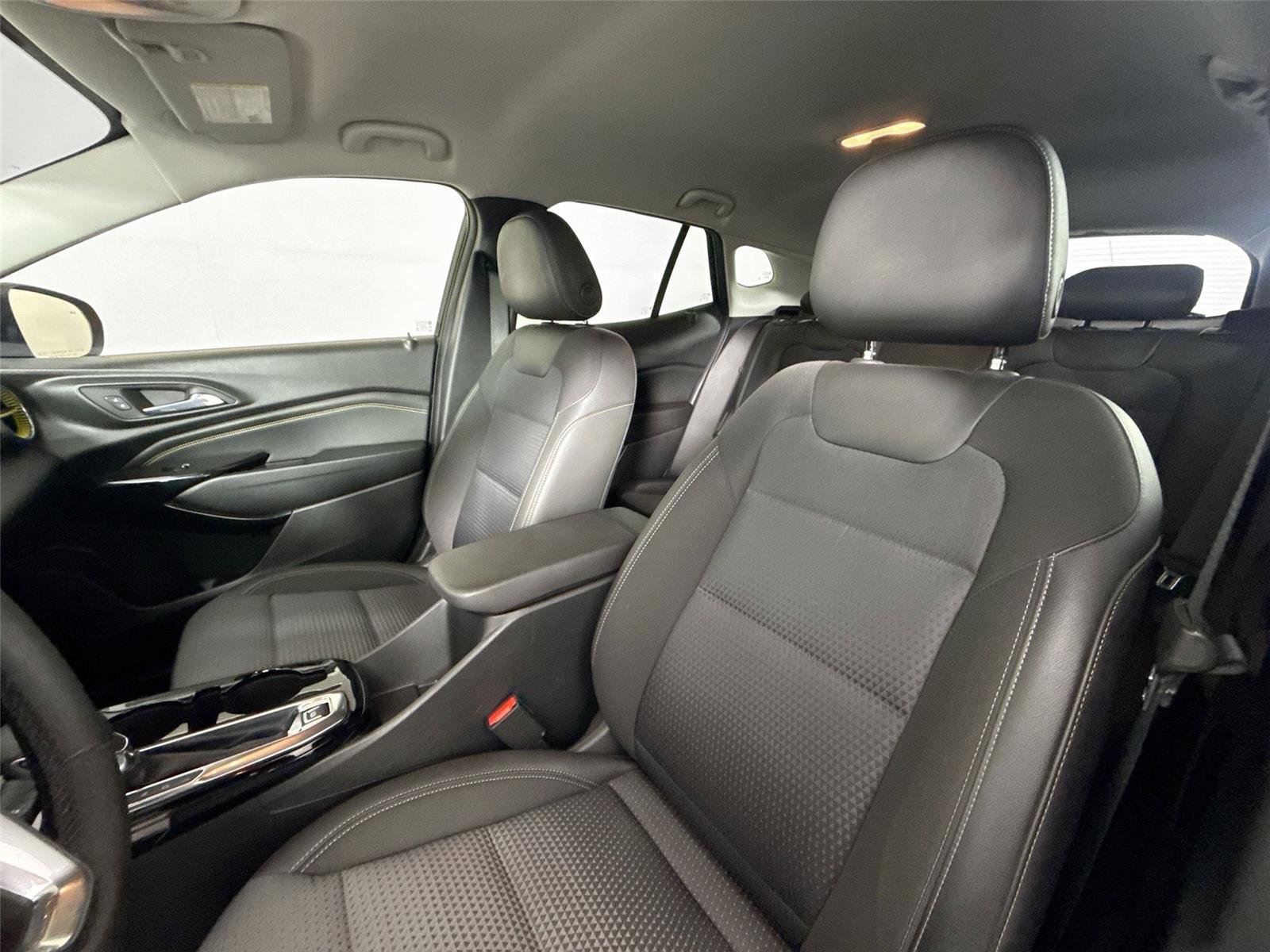 Used 2024 Chevrolet Trax LT w/ Driver Confidence Package FWD image 3