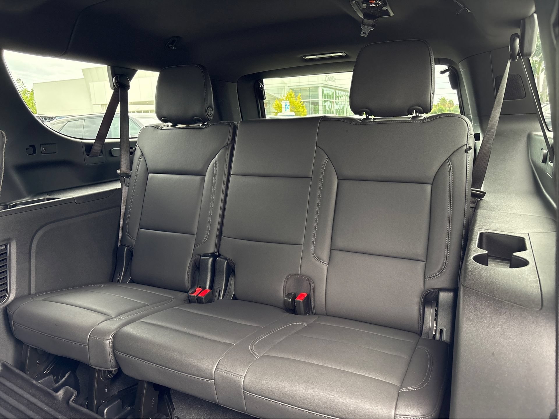 Used 2025 Chevrolet Suburban LT RWD image 12
