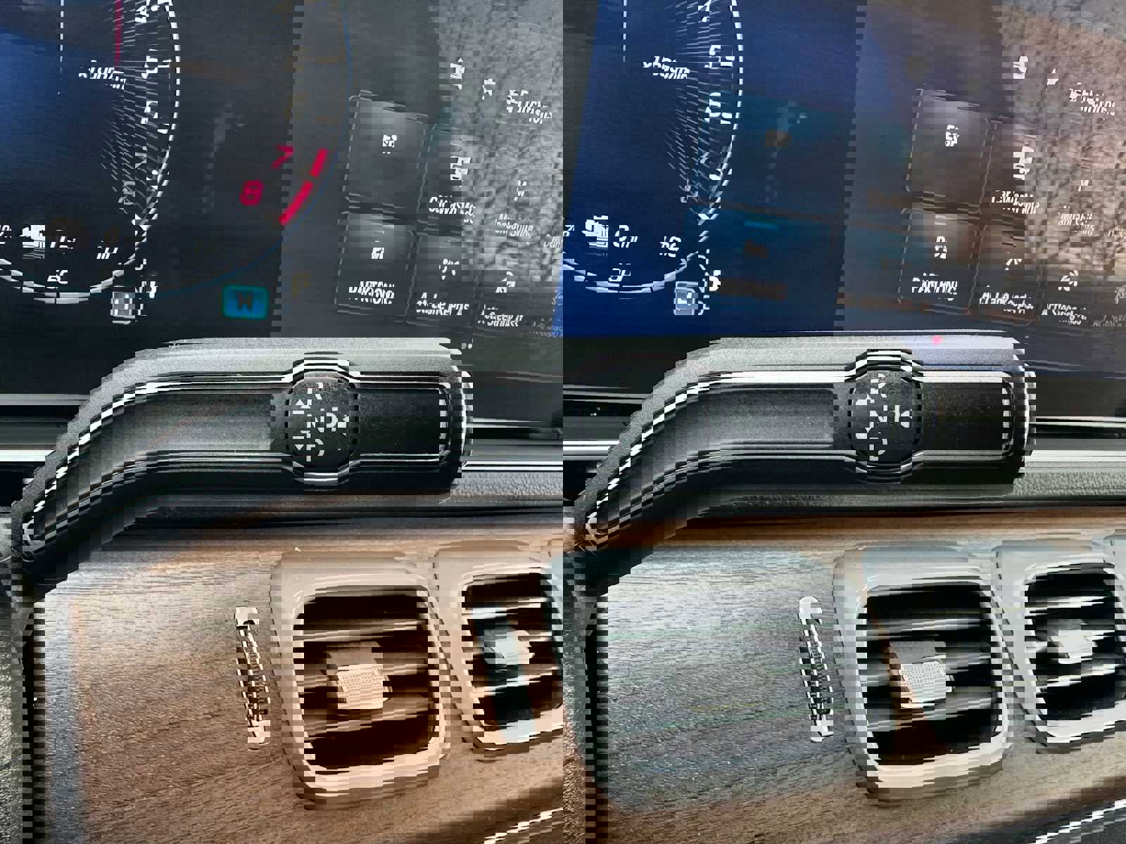 Used 2025 Mercedes-Benz GLE 450e 4MATIC image 40