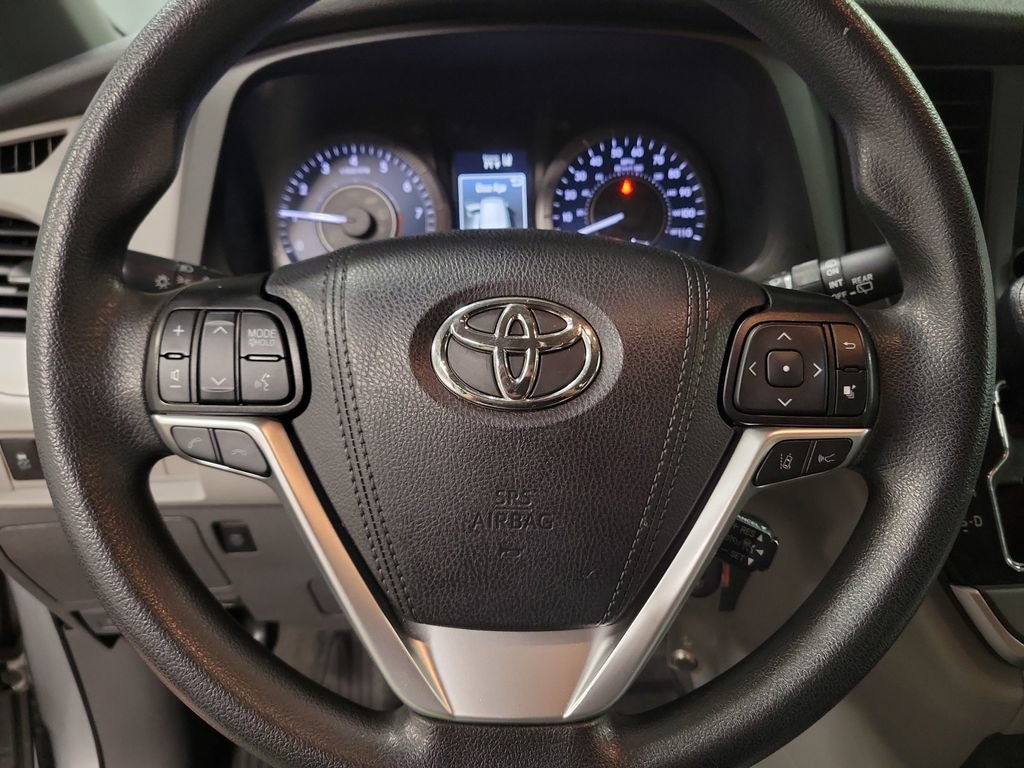 Used 2020 Toyota Sienna LE FWD image 18