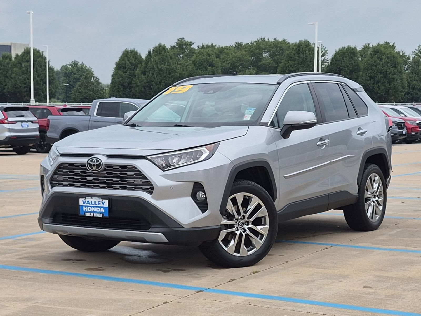 Used 2019 Toyota RAV4 Limited w/ Cold Weather Package AWD/4WD video 2