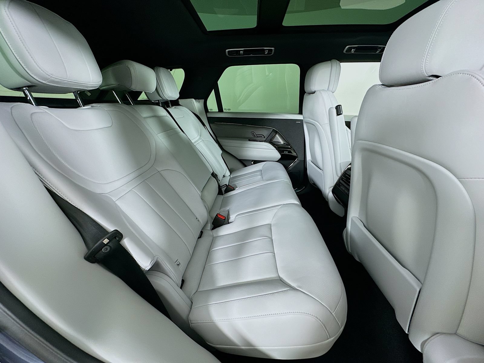 New 2026 Land Rover Range Rover Sport SE AWD/4WD image 43