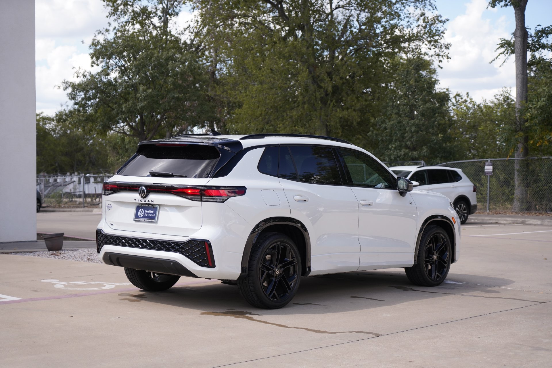 Certified 2026 Volkswagen Tiguan SE R-Line FWD image 6