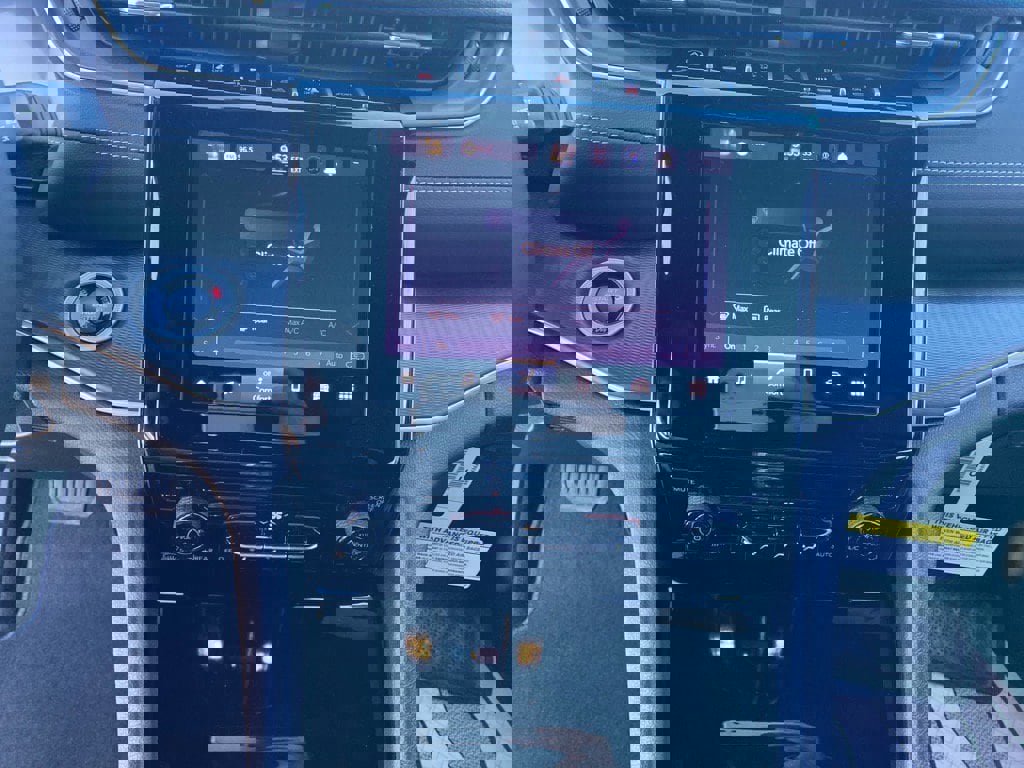 Used 2025 Jeep Grand Cherokee Laredo X image 11