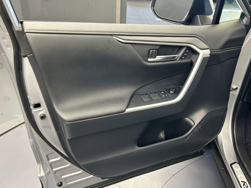 Used 2025 Toyota RAV4 Limited image 17
