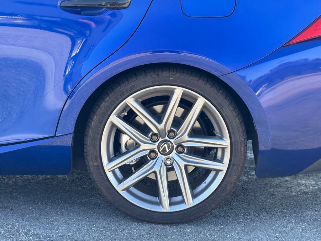 Used 2020 Lexus IS 350 F Sport w/ F Sport Package RWD image 3