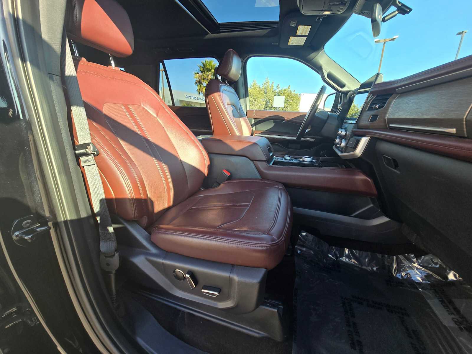 Used 2023 Ford Expedition Limited image 11