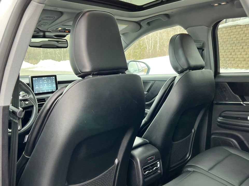 Used 2022 Lincoln Corsair AWD w/ Premium Package image 32