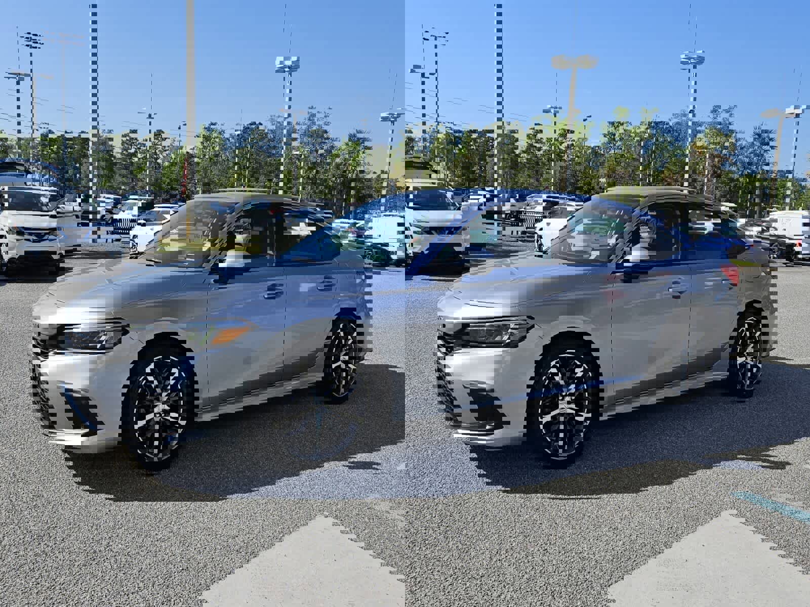 Used 2022 Honda Civic Touring image 2