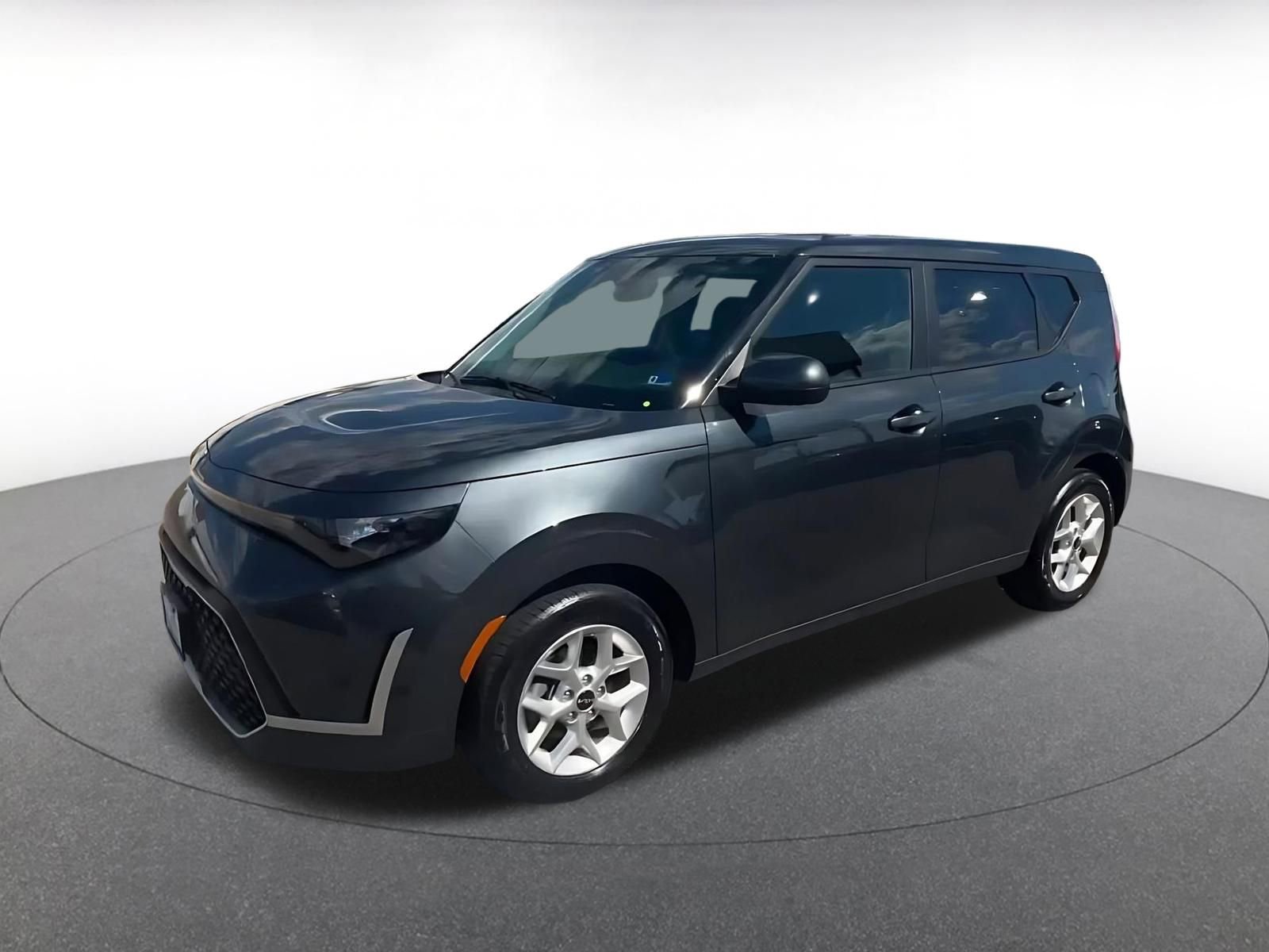 Used 2025 Kia Soul LX w/ LX Technology Package FWD image 8