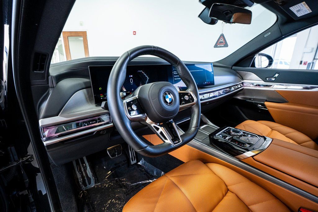 Used 2023 BMW 740i 740i w/ Parking Assistance Package image 33