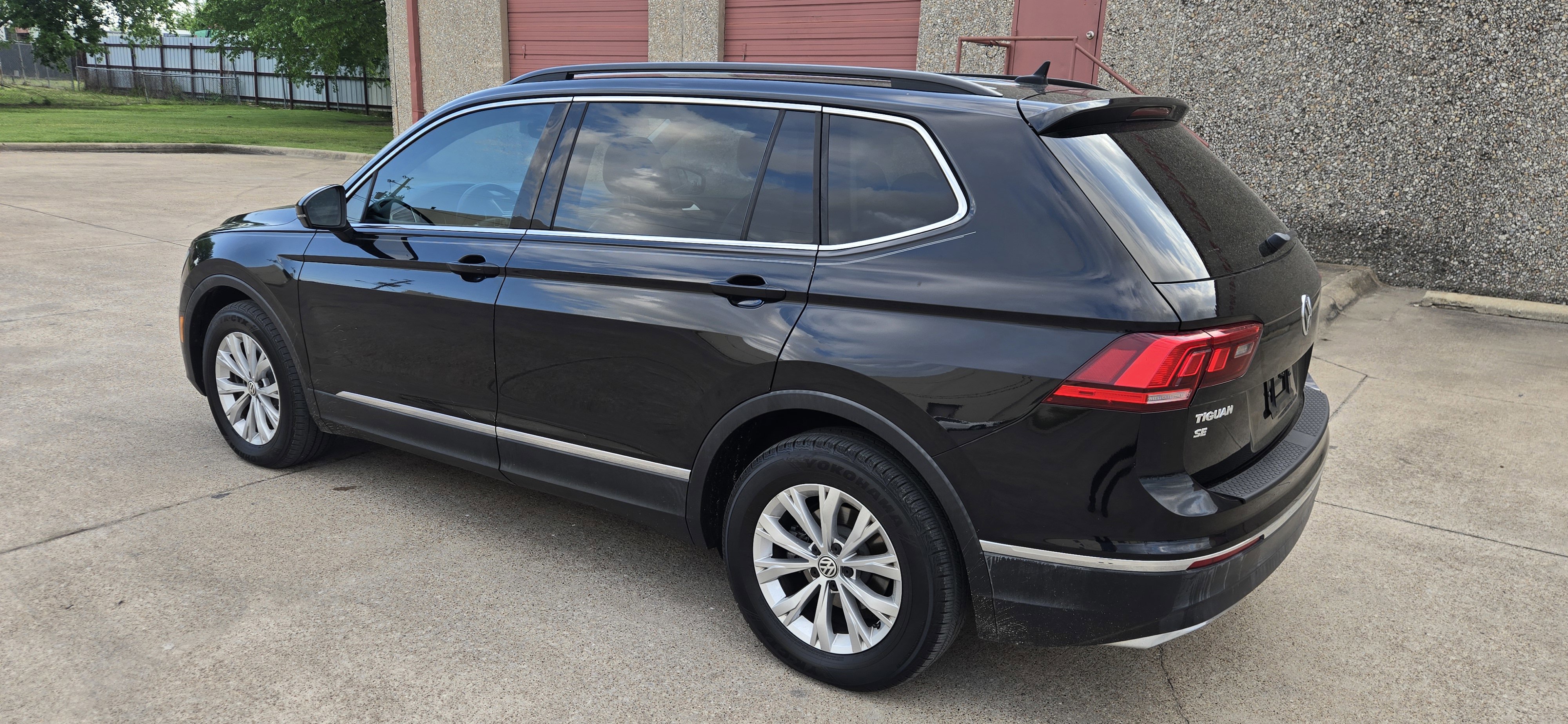 Used 2018 Volkswagen Tiguan SEL image 5