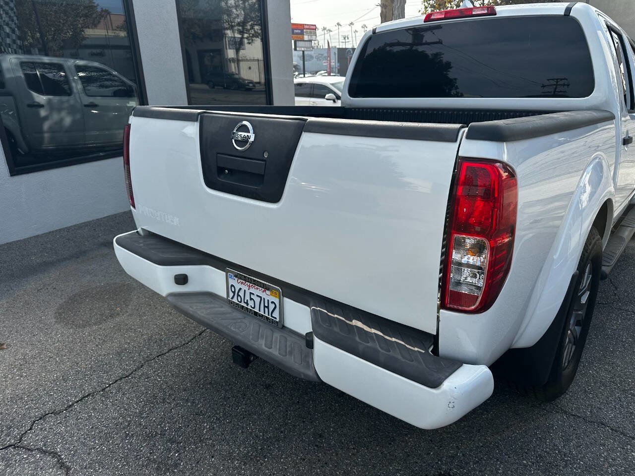 Used 2012 Nissan Frontier SV w/ Sport Appearance Pkg image 18