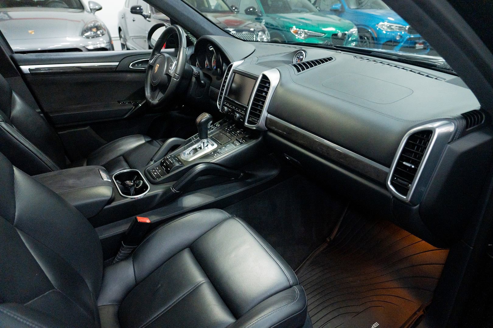 Used 2014 Porsche Cayenne GTS AWD/4WD image 30