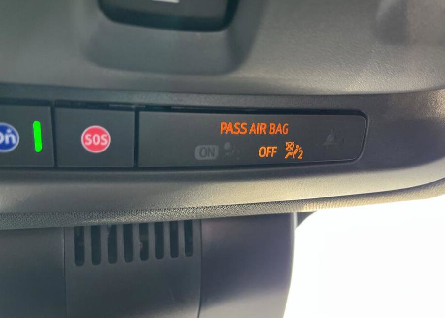 Used 2024 GMC Yukon AT4 w/ Technology Package AWD/4WD image 10