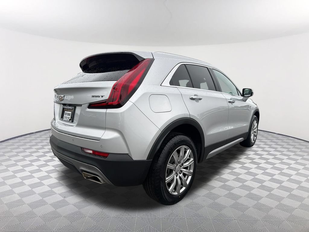 Used 2022 Cadillac XT4 Premium Luxury w/ Safety Alert Package FWD image 5