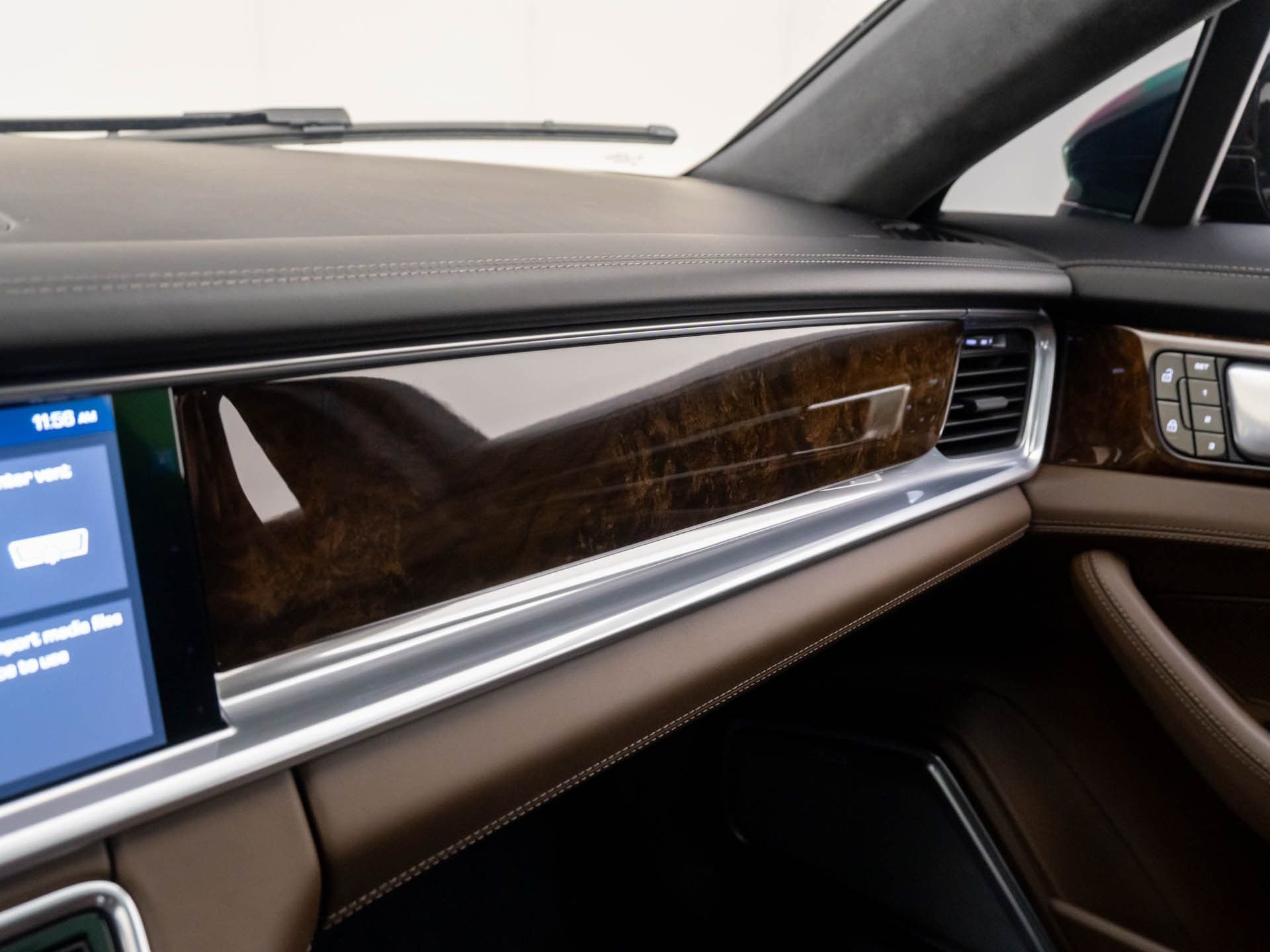 Used 2019 Porsche Panamera Turbo S Executive image 29