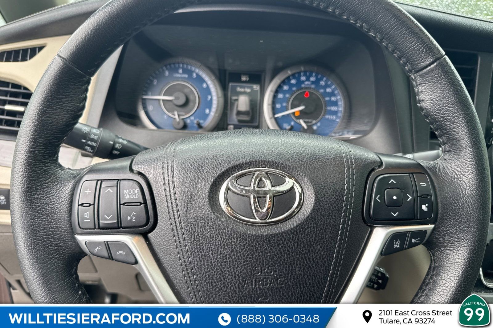 Used 2020 Toyota Sienna XLE w/ XLE Navigation Package FWD image 32