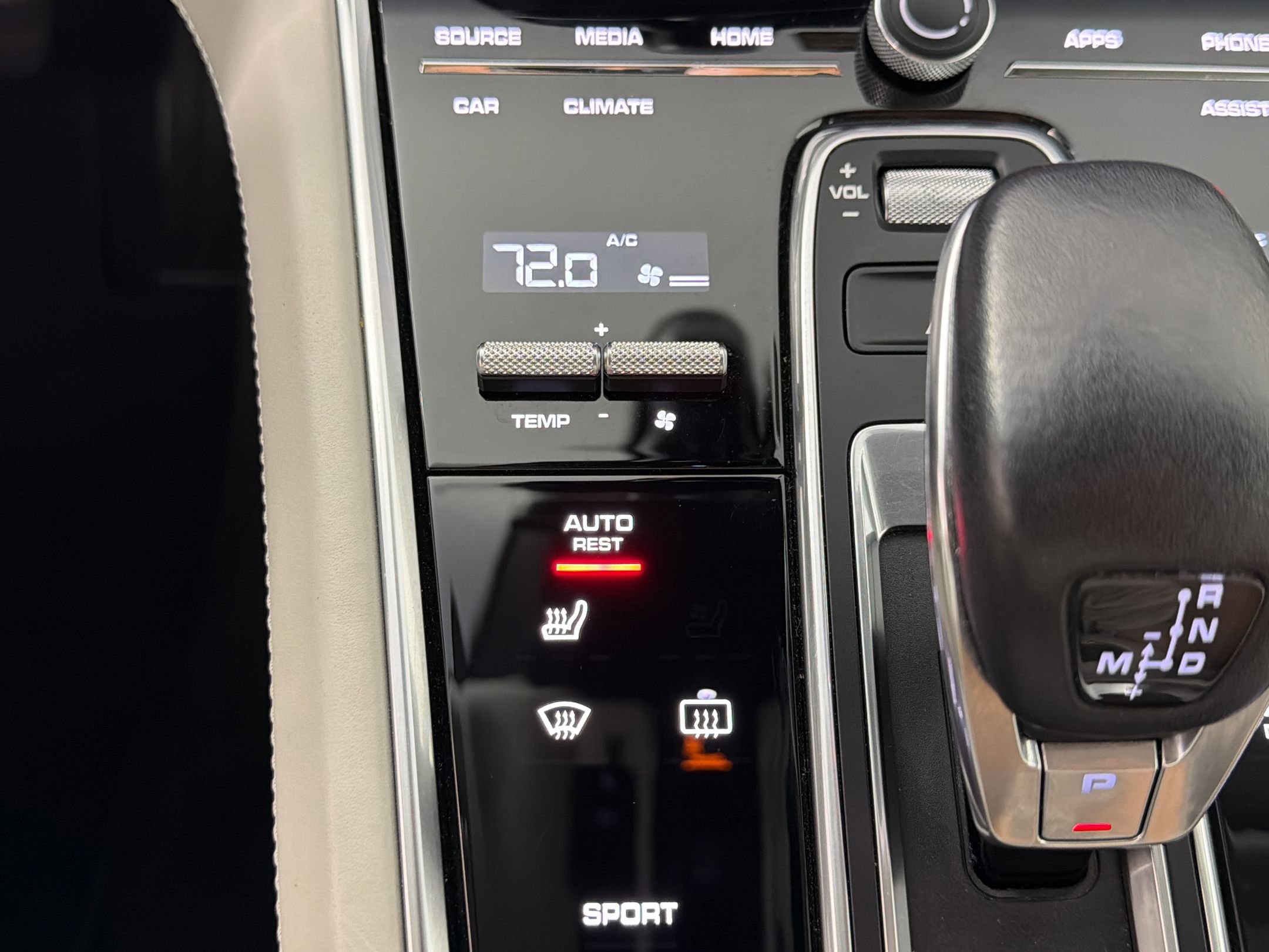 Certified 2018 Porsche Panamera image 19