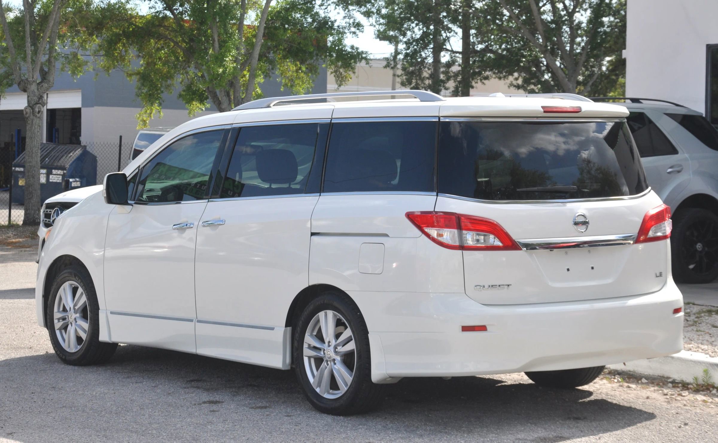 Used 2012 Nissan Quest LE w/ Value Cargo Pkg image 9