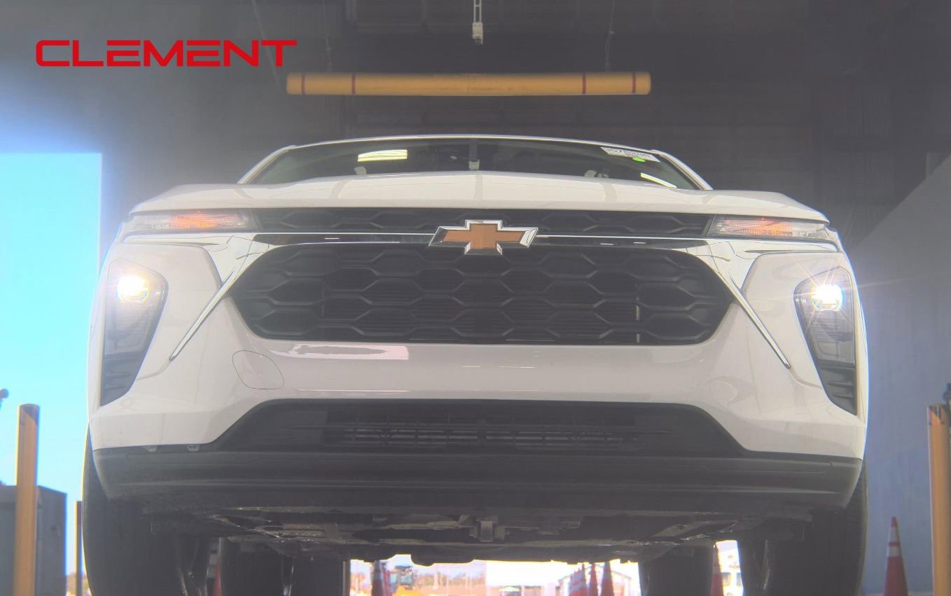 Used 2024 Chevrolet Trax LS FWD image 2