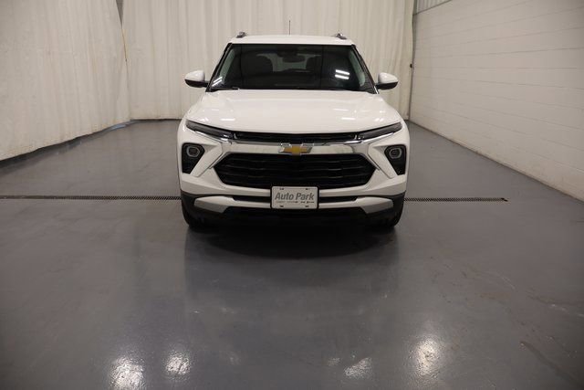 Used 2025 Chevrolet TrailBlazer LT AWD/4WD image 3