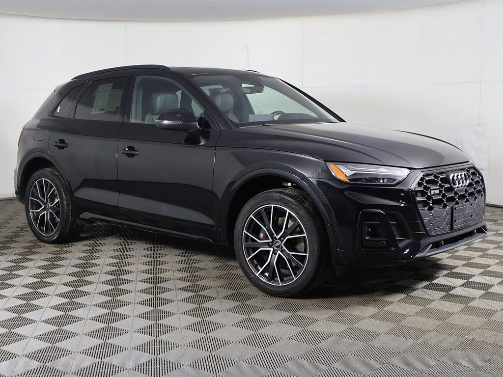 Used 2023 Audi SQ5 Premium Plus w/ Premium Plus Package image 2