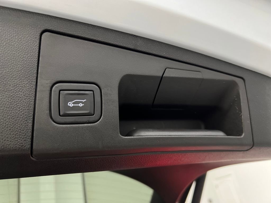 Used 2024 Cadillac XT4 Premium Luxury image 35
